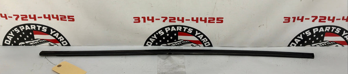 2006 Pontiac GTO LH Driver Window Door Belt Molding Weather Strip Trim OEM