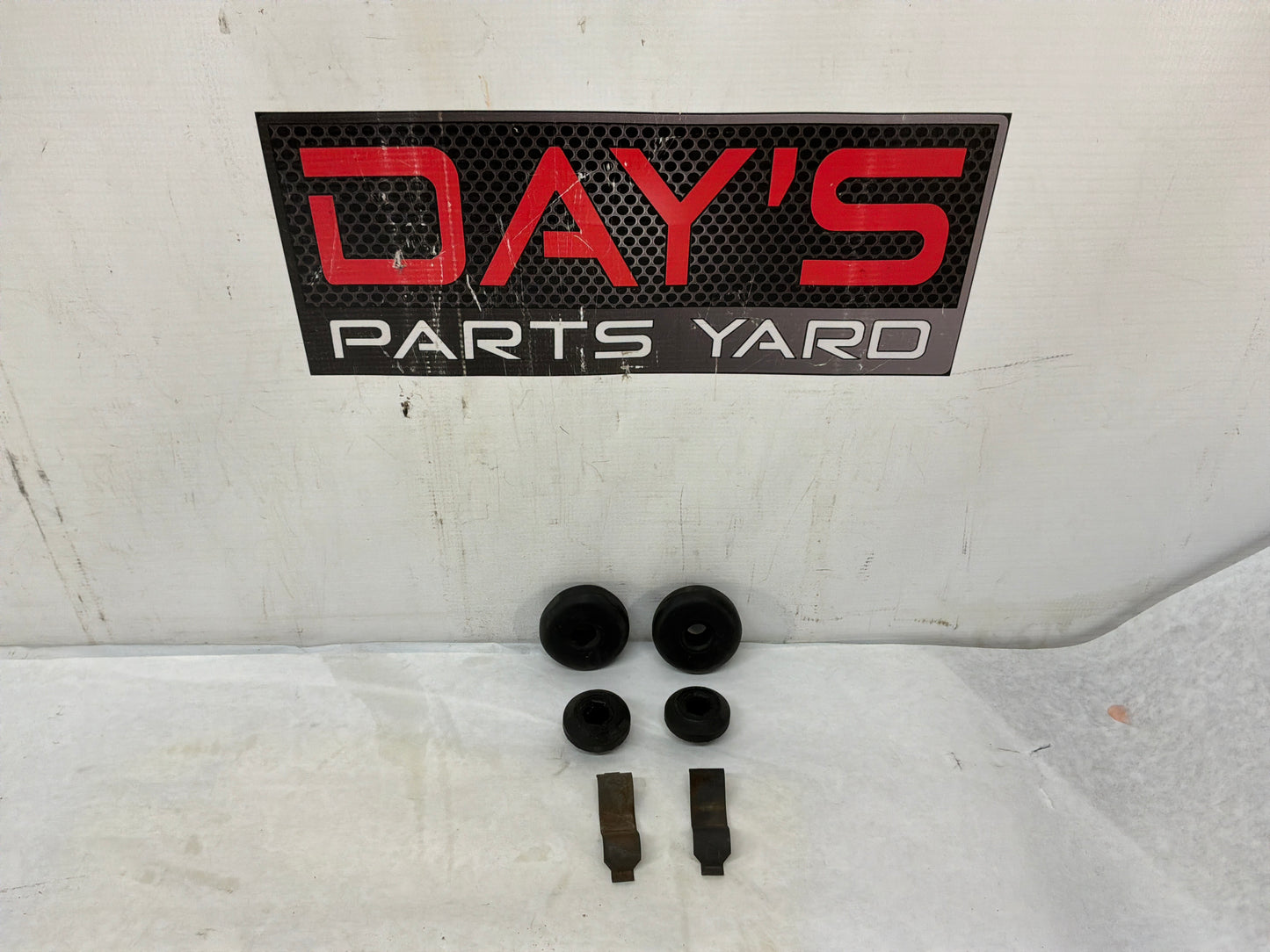 2006 Pontiac GTO Radiator Rubber Bushings Clips Isolators Set OEM