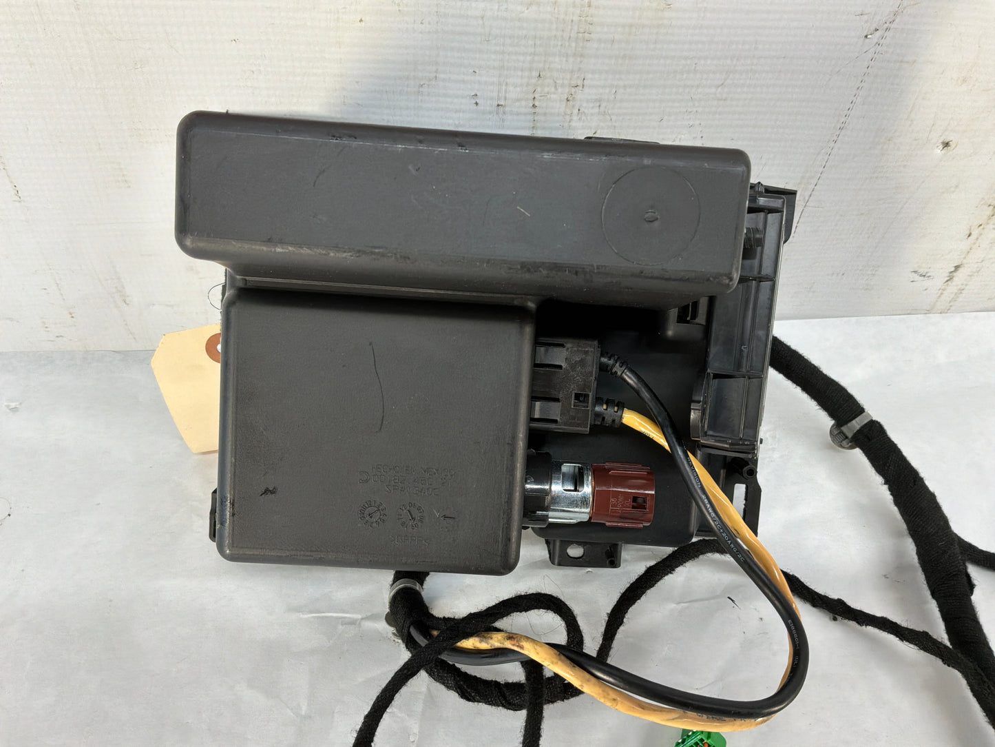Center console bin w harness - Day's Parts Yard