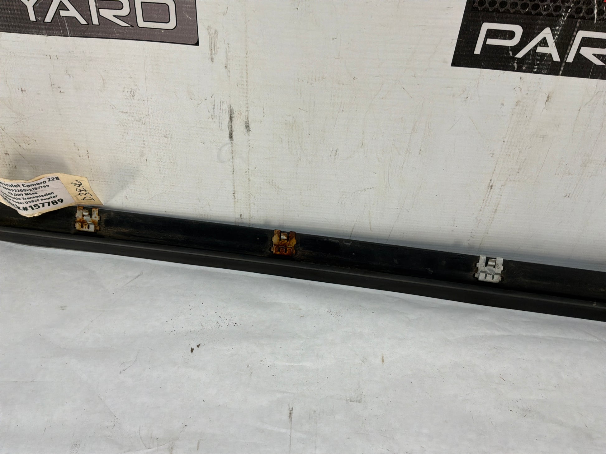 Rh belt molding - Day's Parts Yard