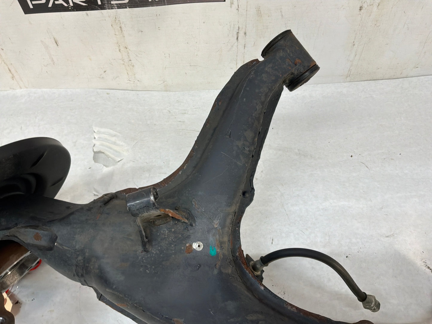 2006 Pontiac GTO RH Passenger Rear Suspension Spindle Hub Knuckle Control Arm OEM