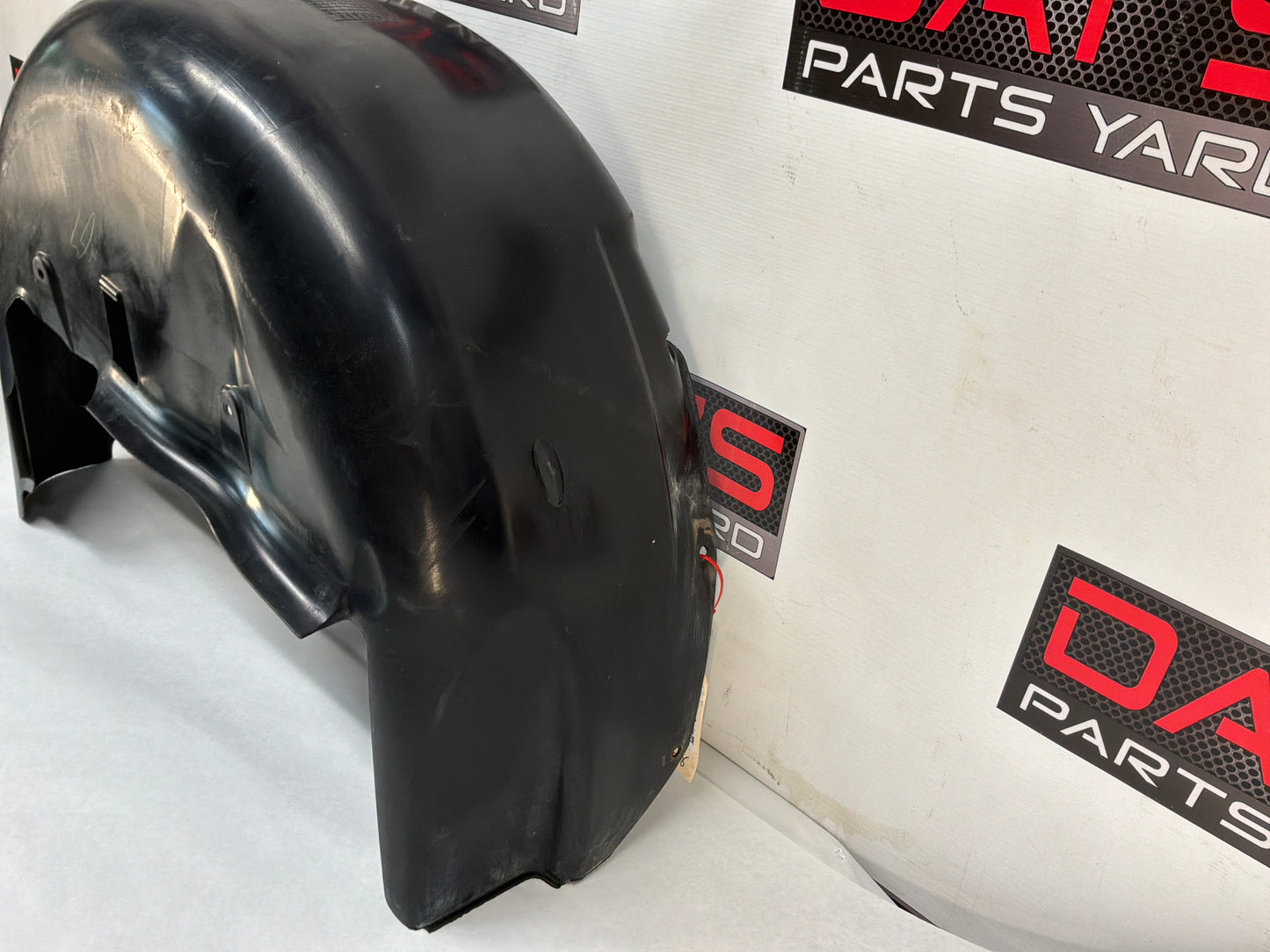 Rh rear wheel liner - Day's Parts Yard