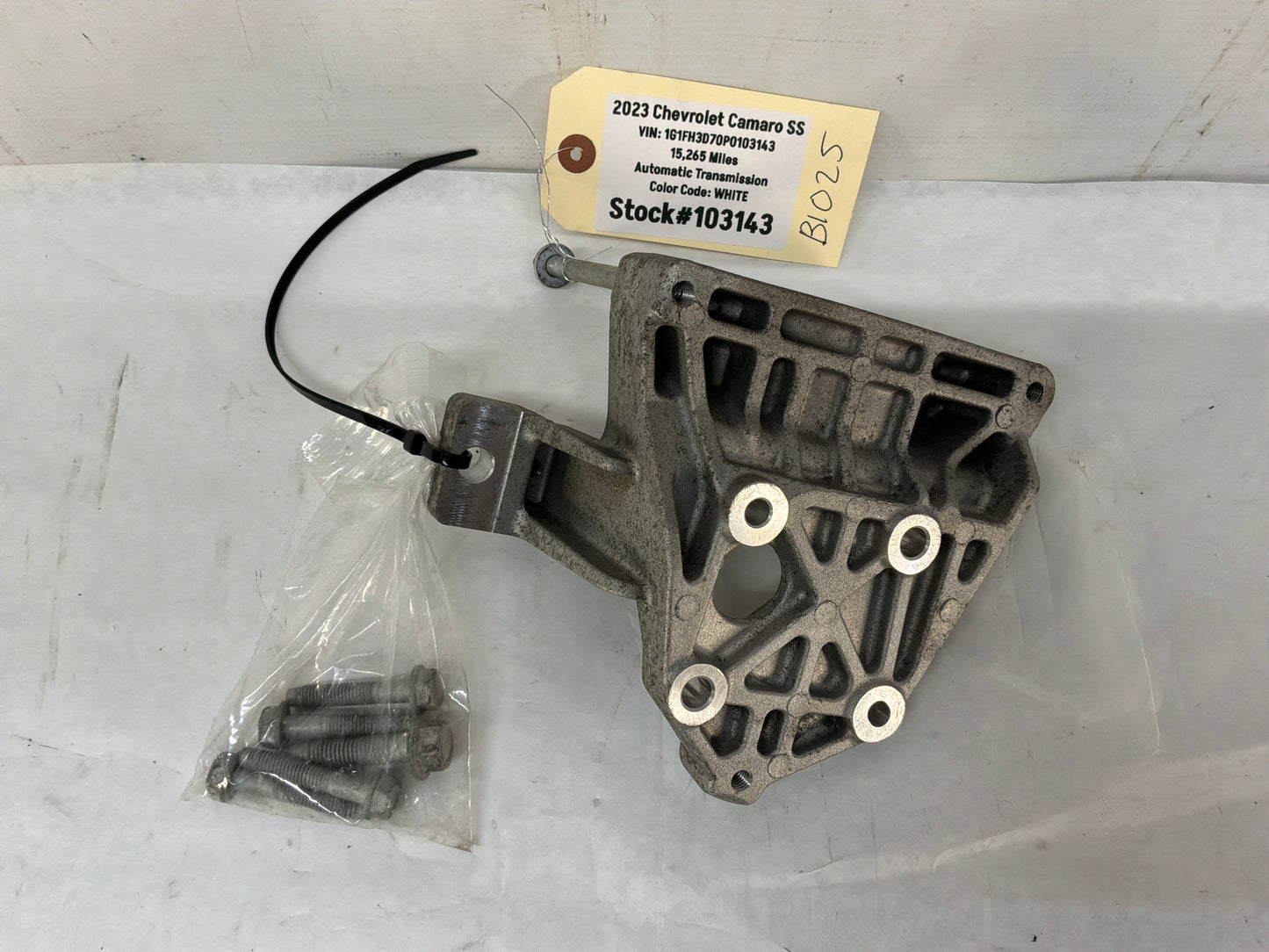 2023 Chevy Camaro SS AC A/C Air Conditioner Compressor Bracket w/ Hardware OEM
