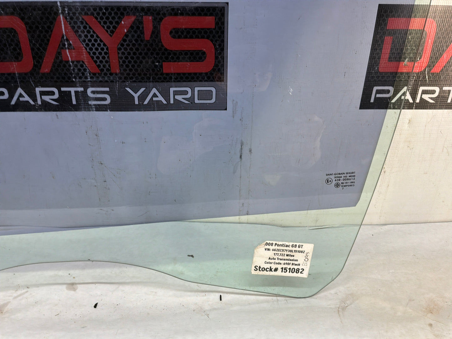 2008 Pontiac G8 GT LH Driver Front Door Window Glass OEM