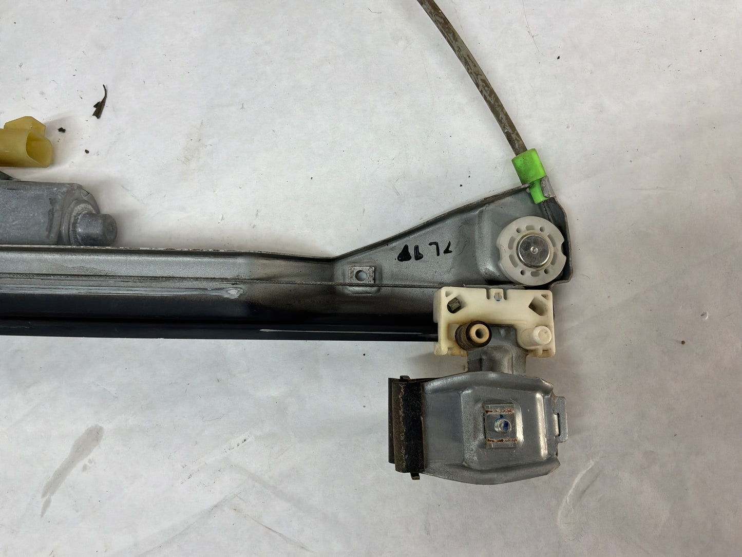 2008 Pontiac G8 GT LH Driver Front Door Window Regulator Motor OEM