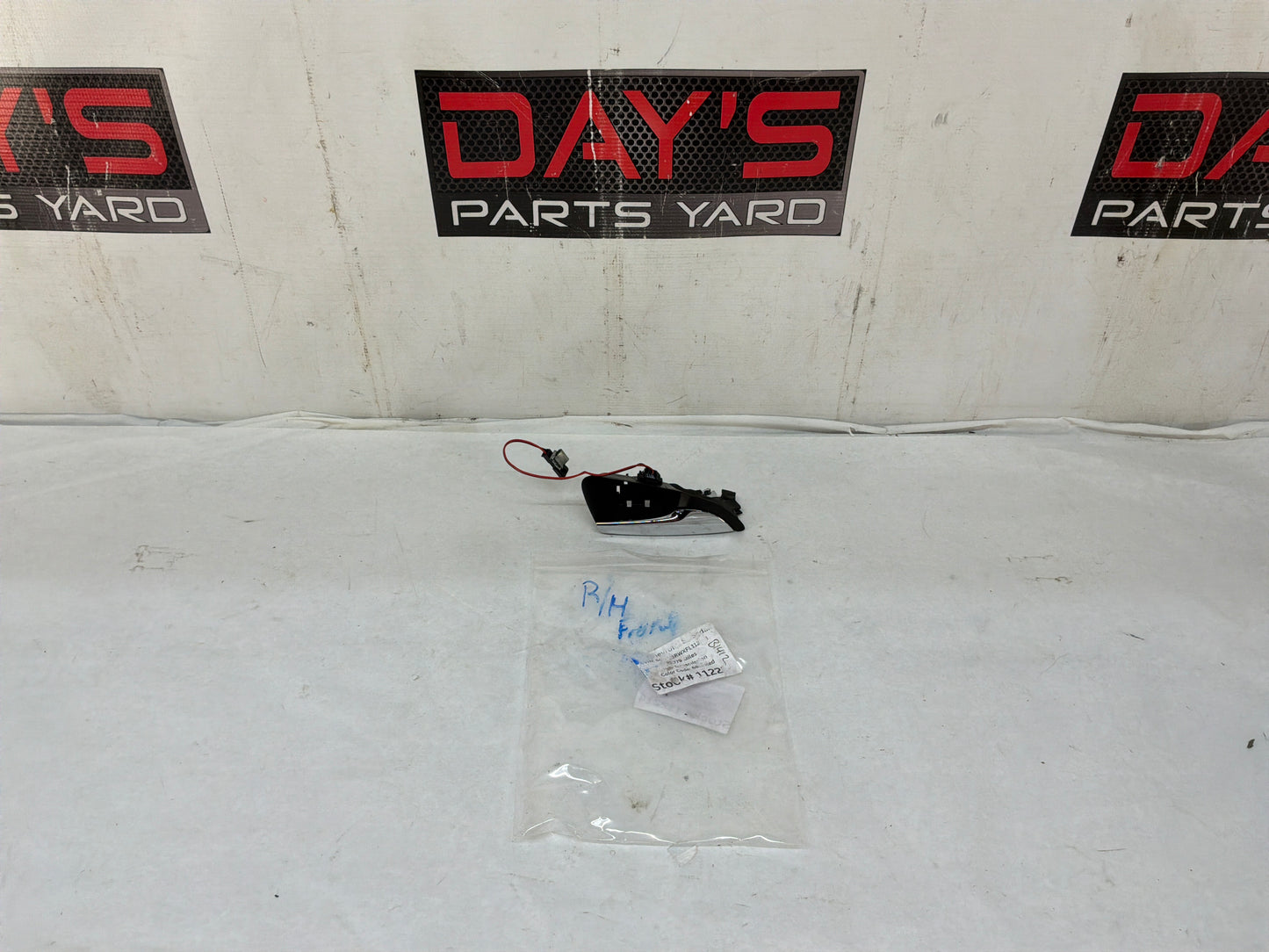 2015 Chevy SS Sedan RH Passenger Front Interior Door Handle OEM