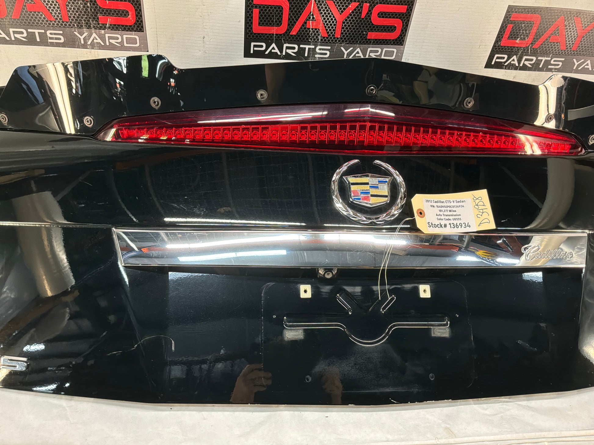 Trunk lid - Day's Parts Yard