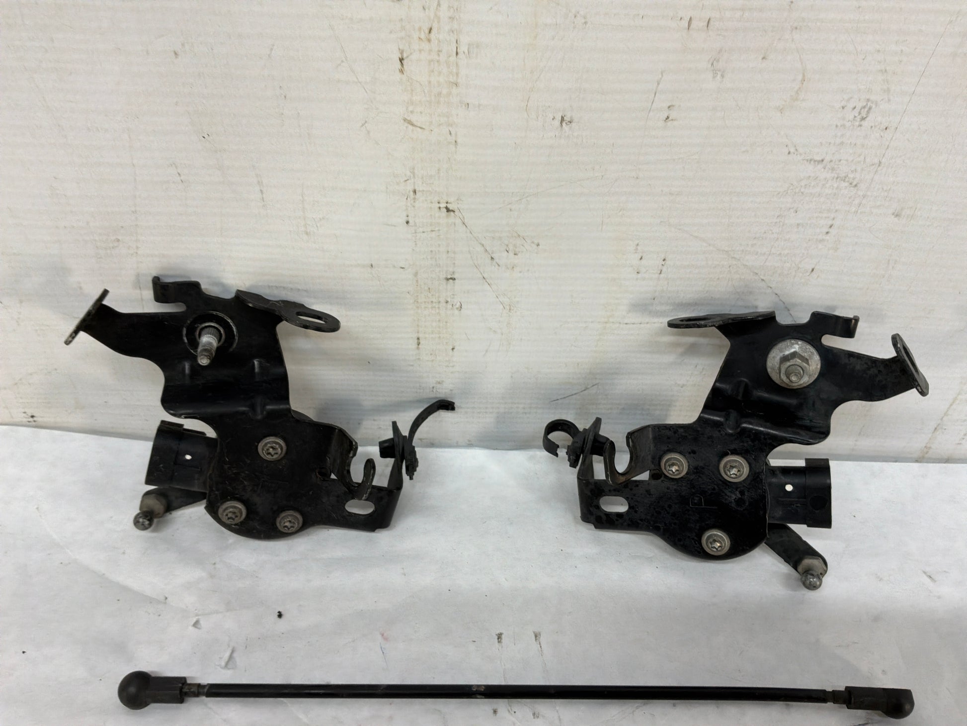 2015 Chevy SS Sedan RH & LH Rear Ride Height Suspension Sensor OEM - Day's Parts Yard