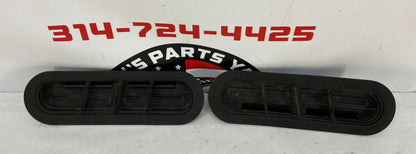 2008 Pontiac G8 Base RH & LH Hood Vent Insert Duct Rubber Trim OEM