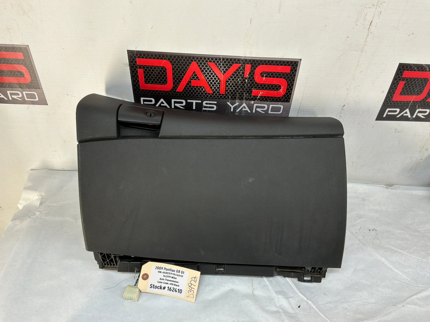 Glove box - Day's Parts Yard