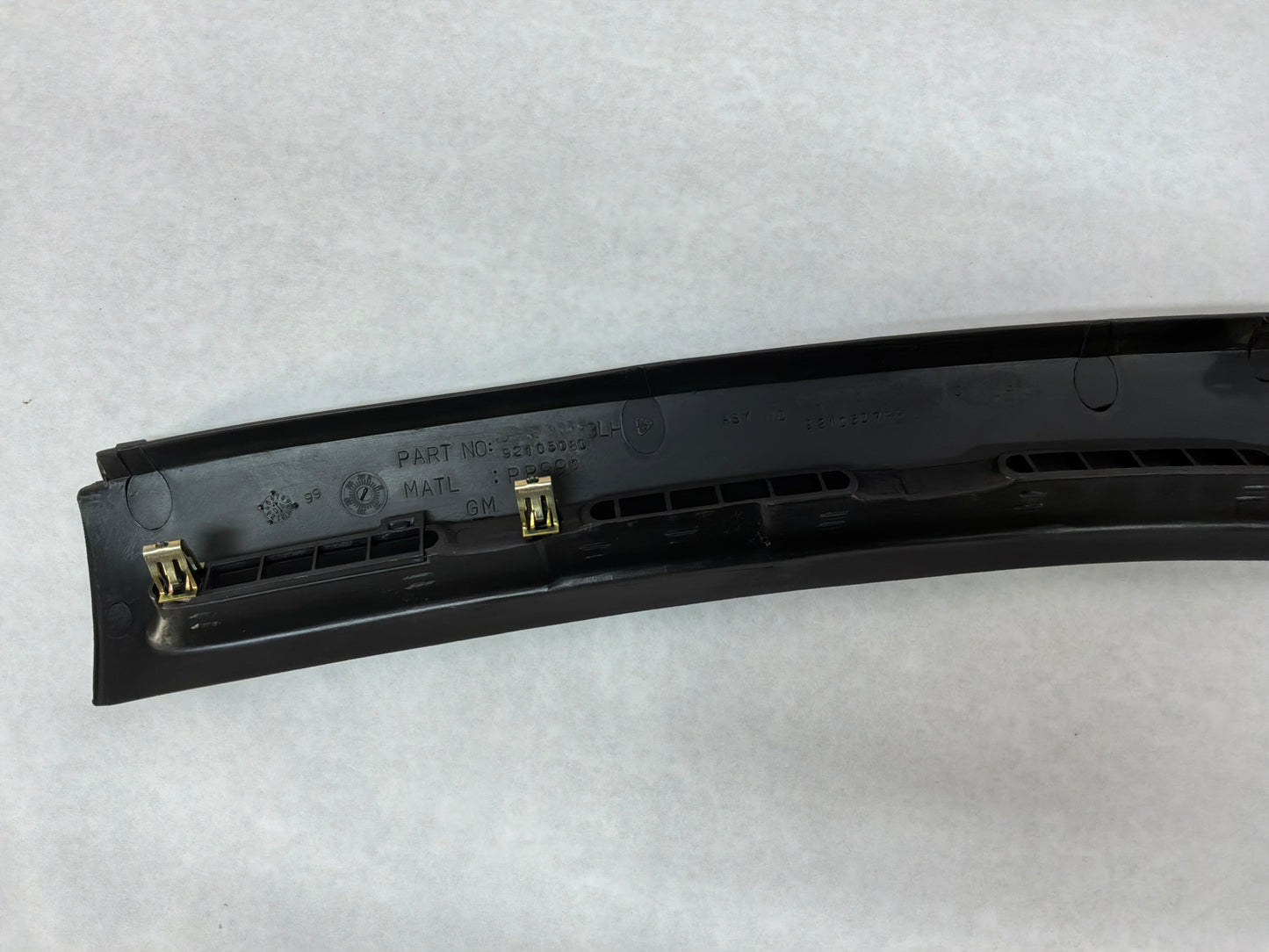 2006 Pontiac GTO LH Driver Dash Cowl Defrost Panel Vent Trim OEM