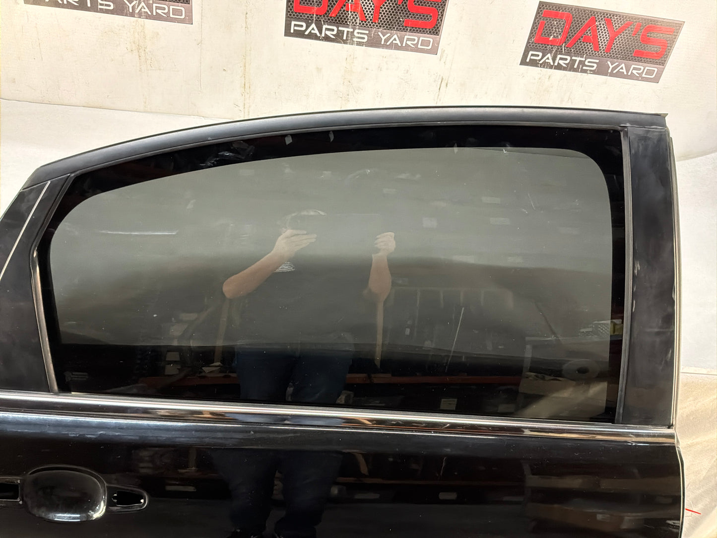 Rh rear door - Day's Parts Yard