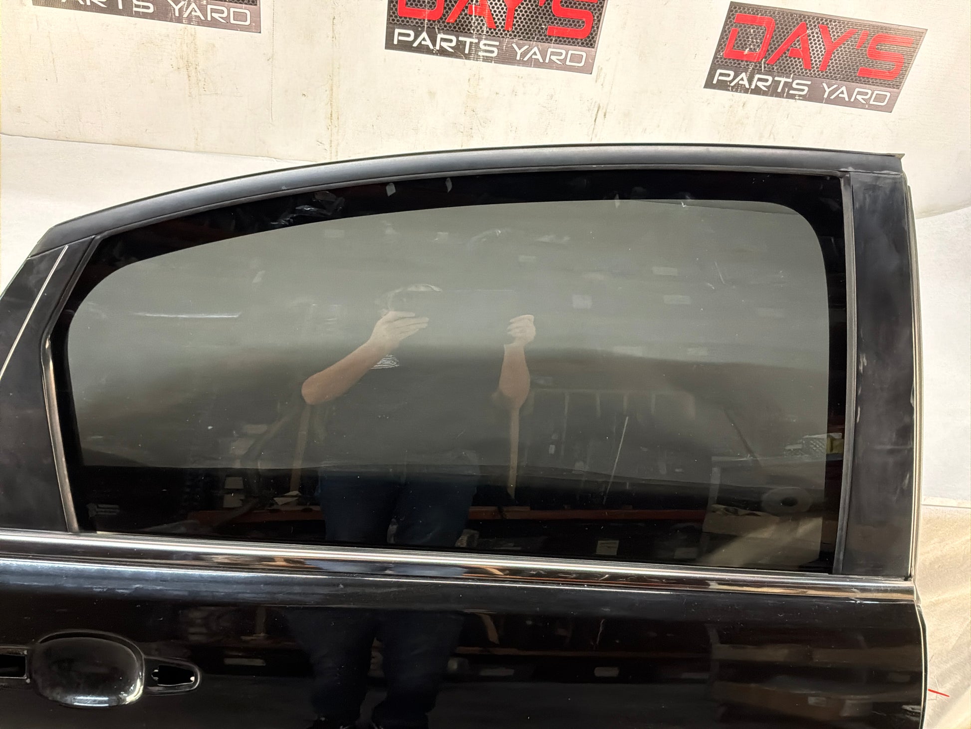 Rh rear door - Day's Parts Yard