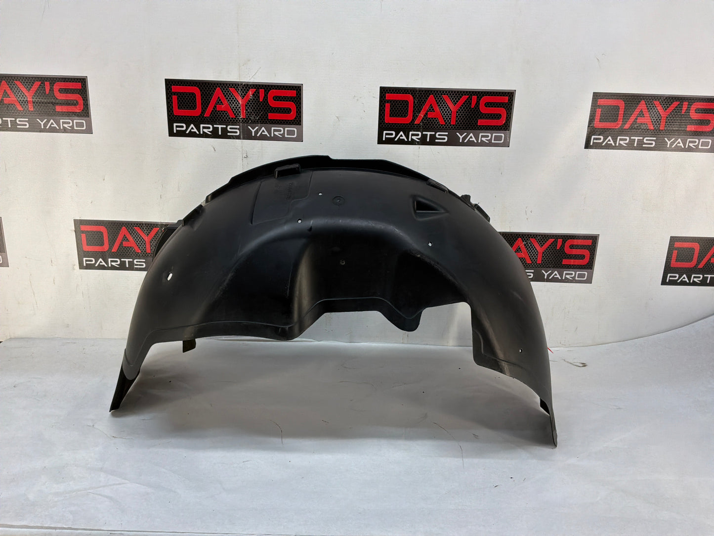 2002 Cadillac Escalade EXT RH Passenger Front Fender Wheel House Well Liner OEM