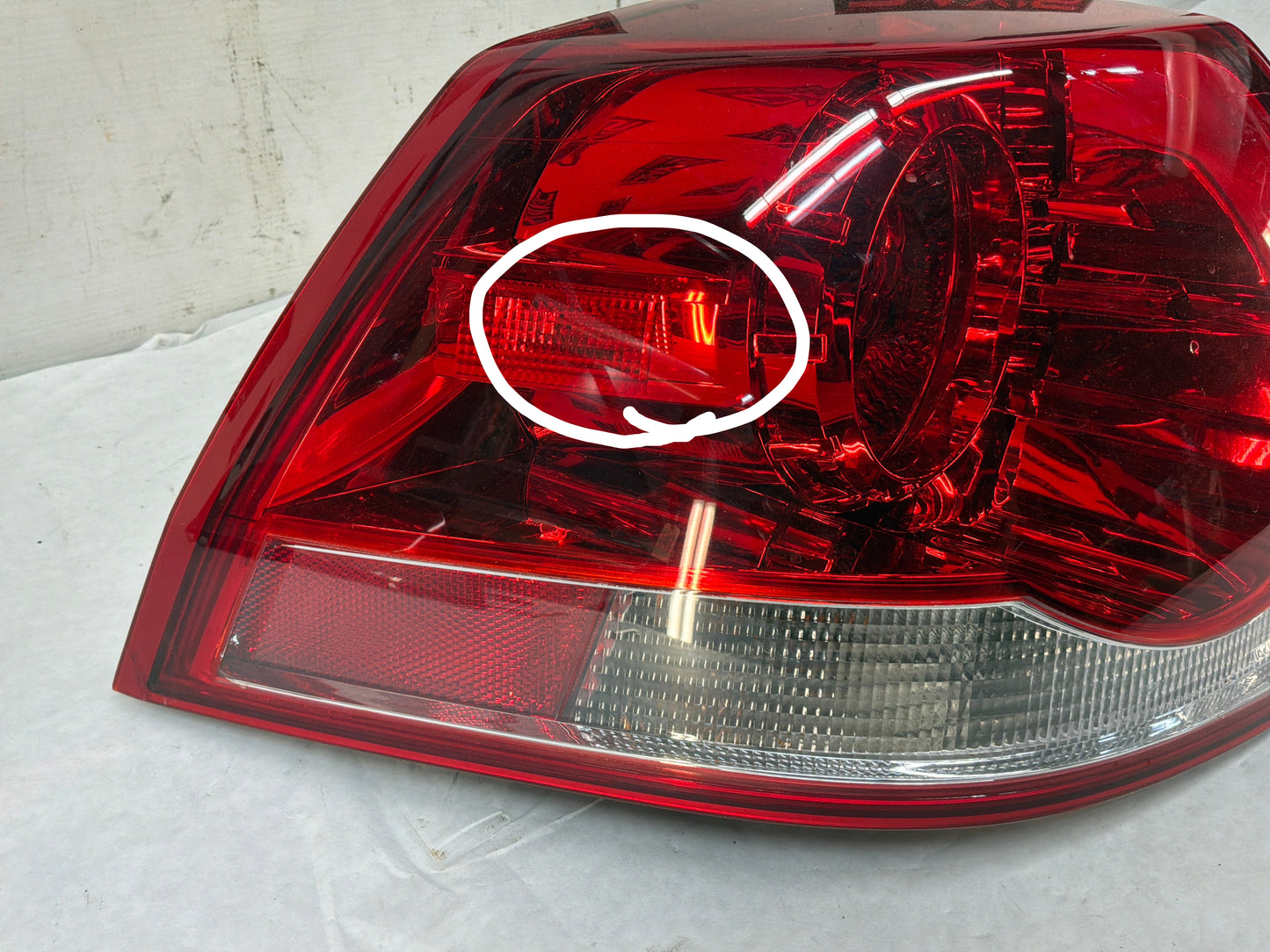 2008 Pontiac G8 Base LH Driver Tail Light Lamp Taillight OEM