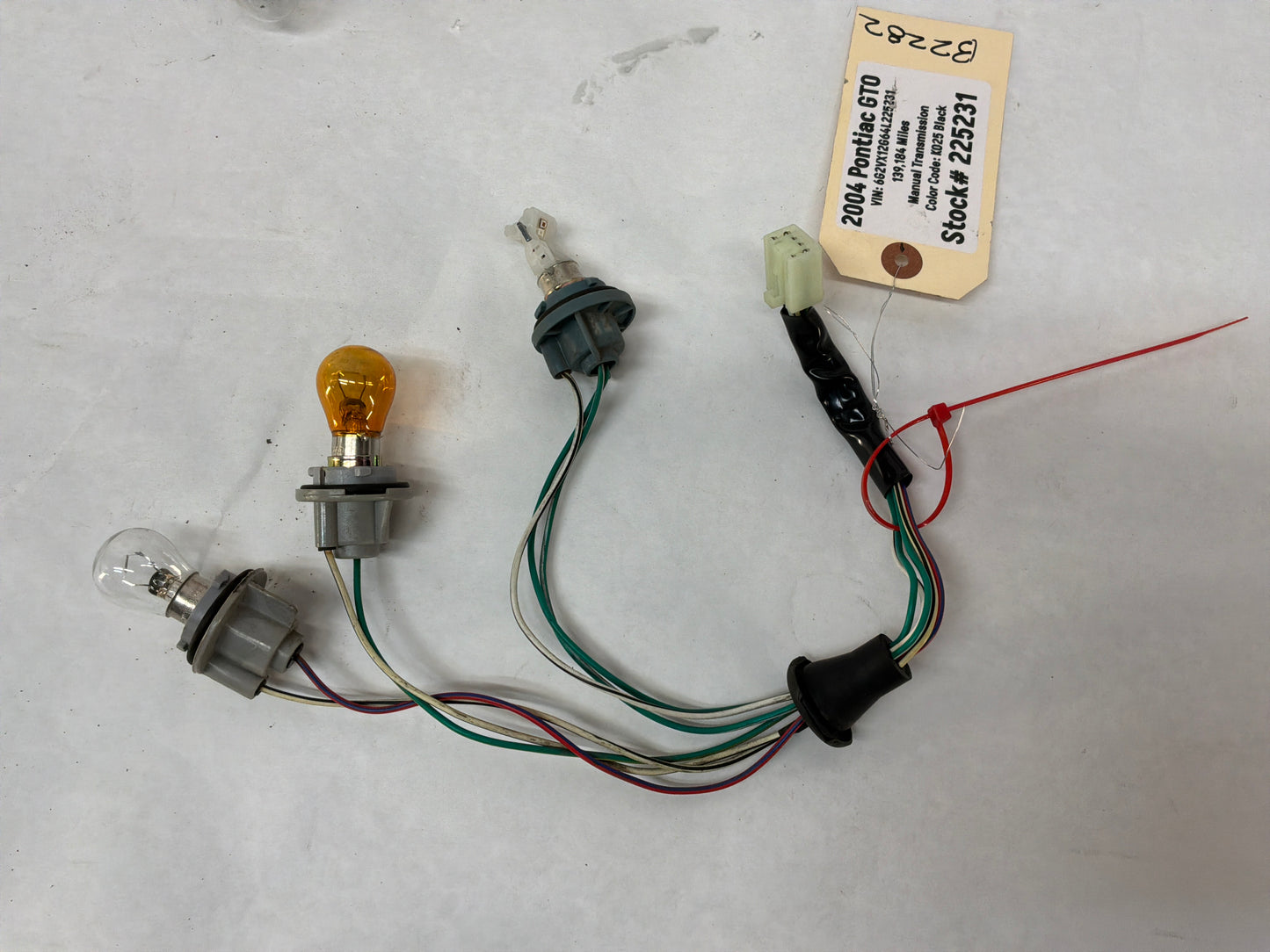 2004 Pontiac GTO RH & LH Taillight Tail Light Wire Wiring Harness Sockets OEM