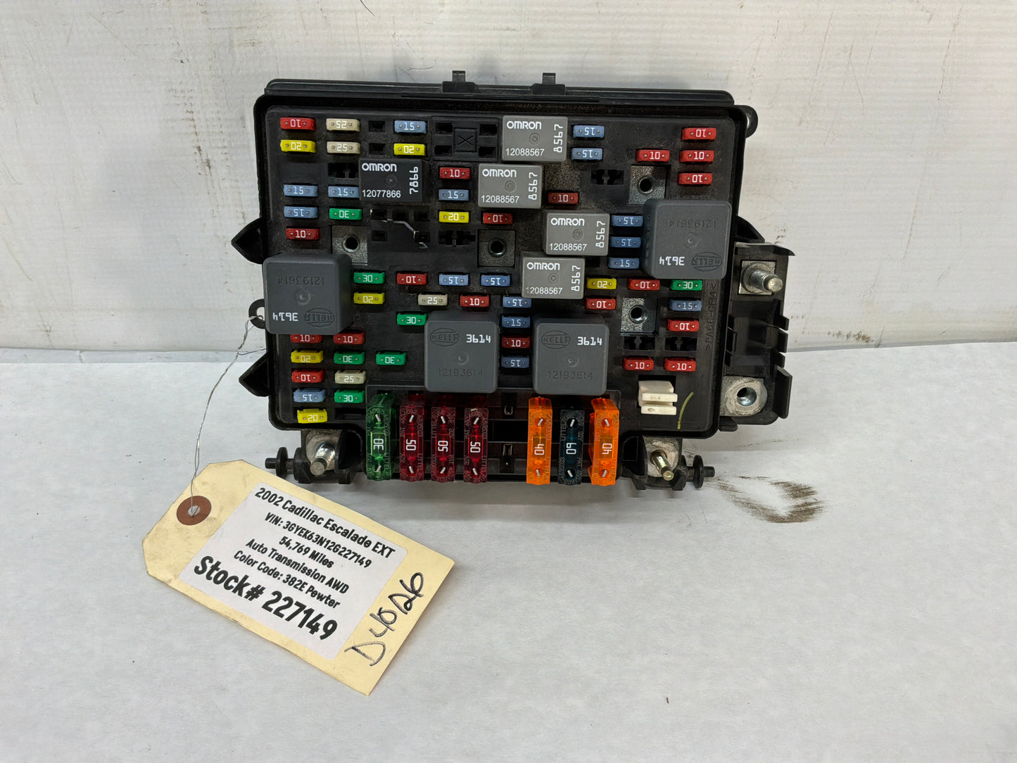 2002 Cadillac Escalade EXT Fuse Box Relay OEM