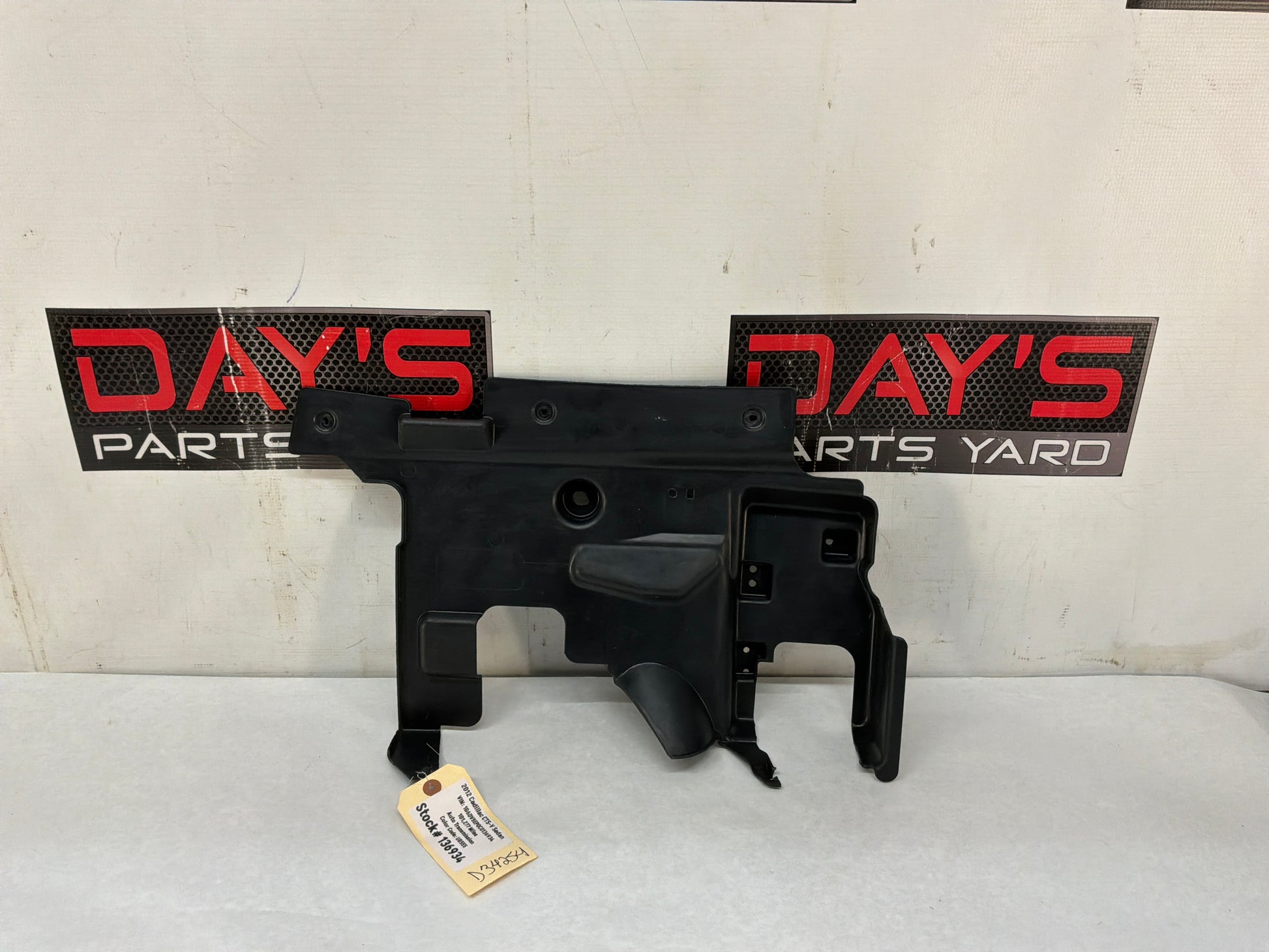Knee bolster - Day's Parts Yard