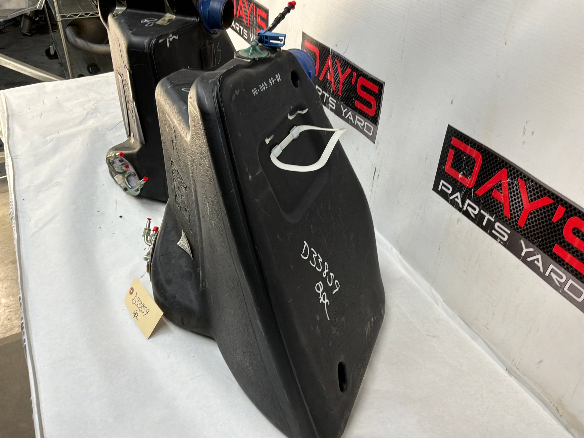 Fuel tank - Day's Parts Yard