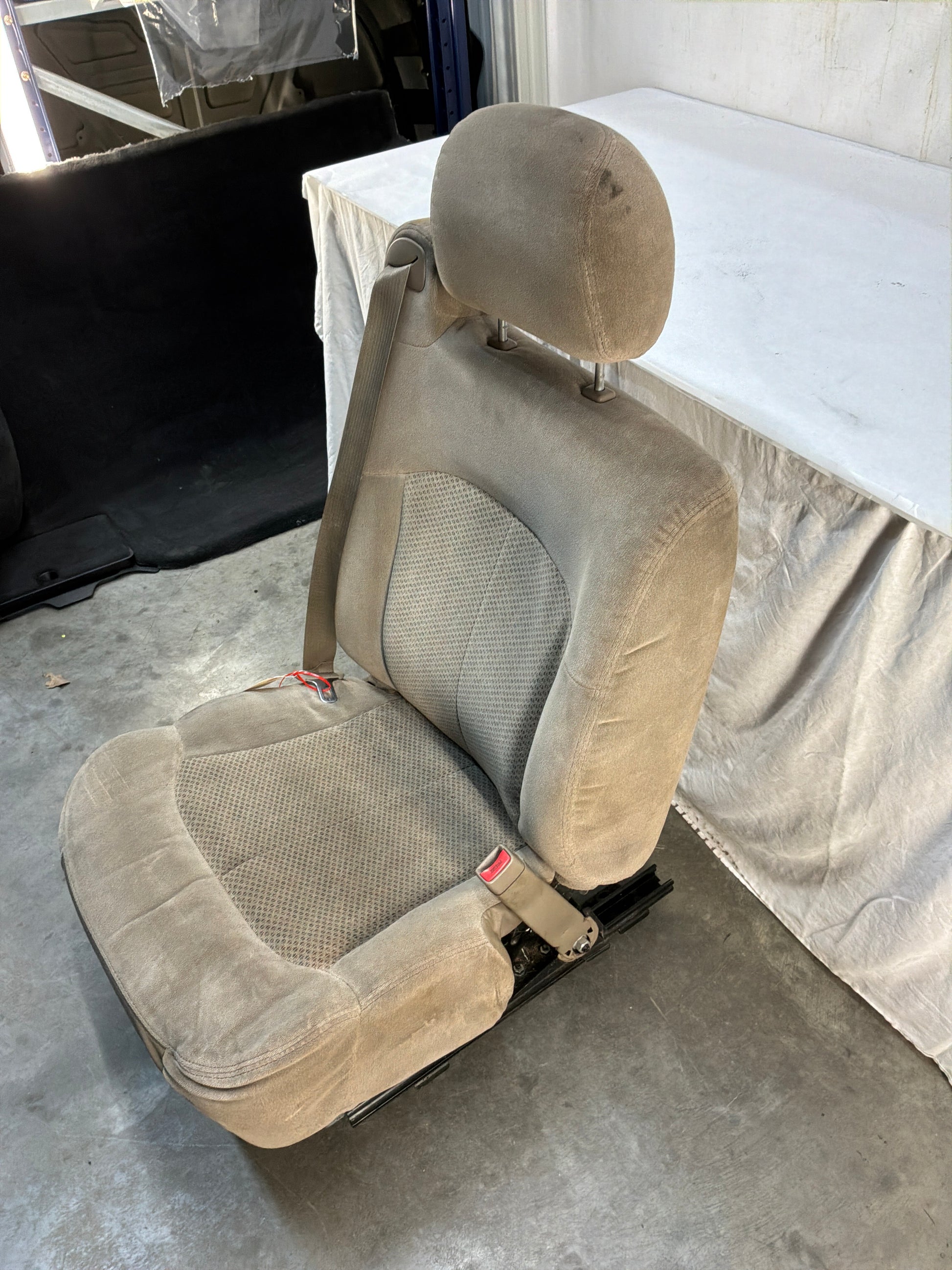 Front seats - Day's Parts Yard