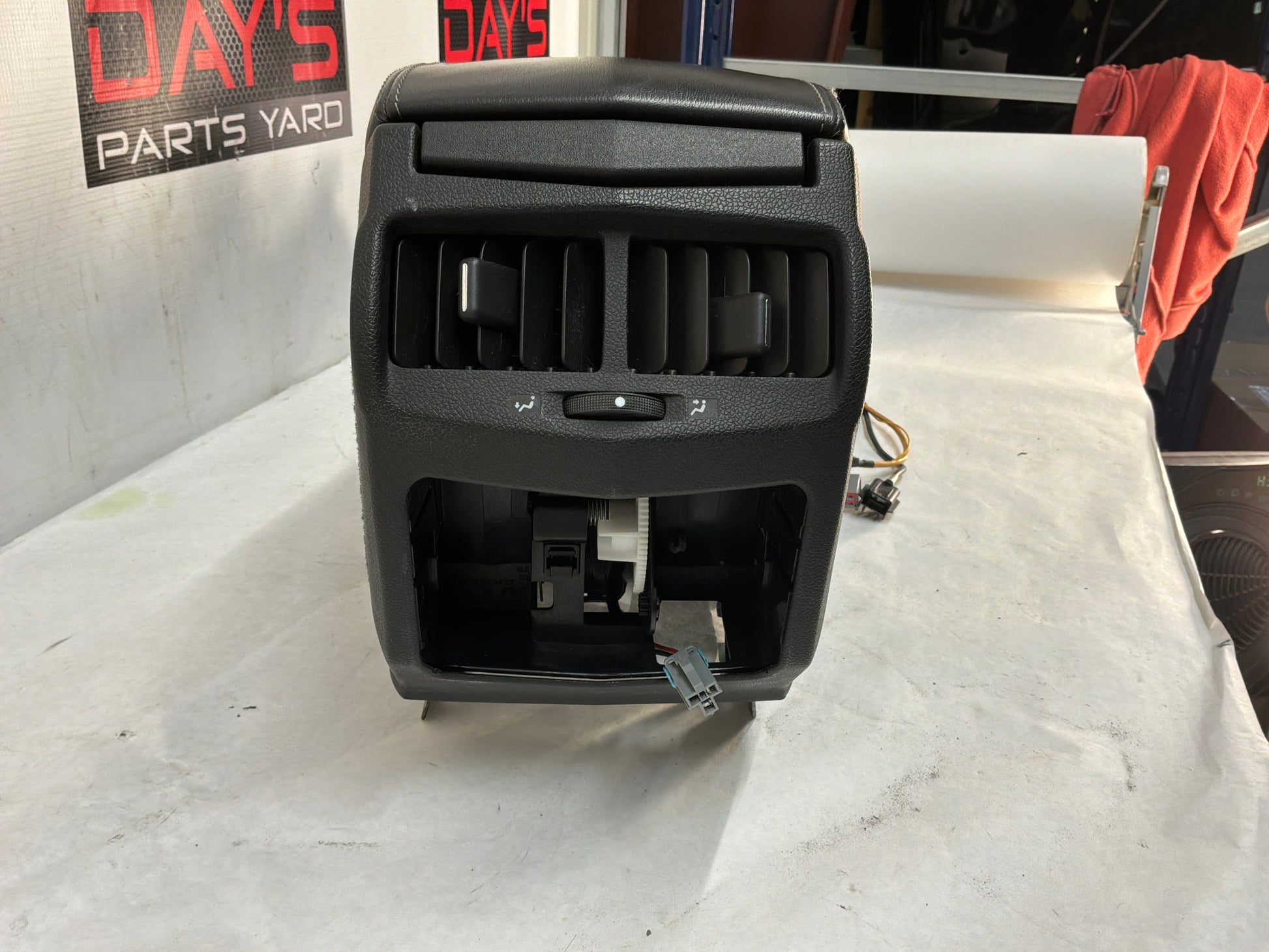 Center console - Day's Parts Yard