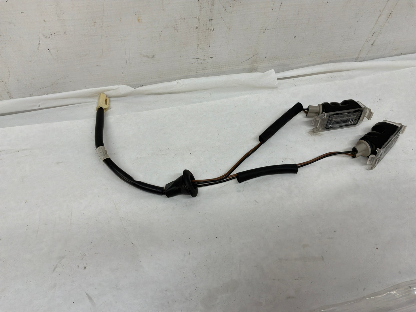2004 Pontiac GTO License Plate Tag Lights RH & LH OEM