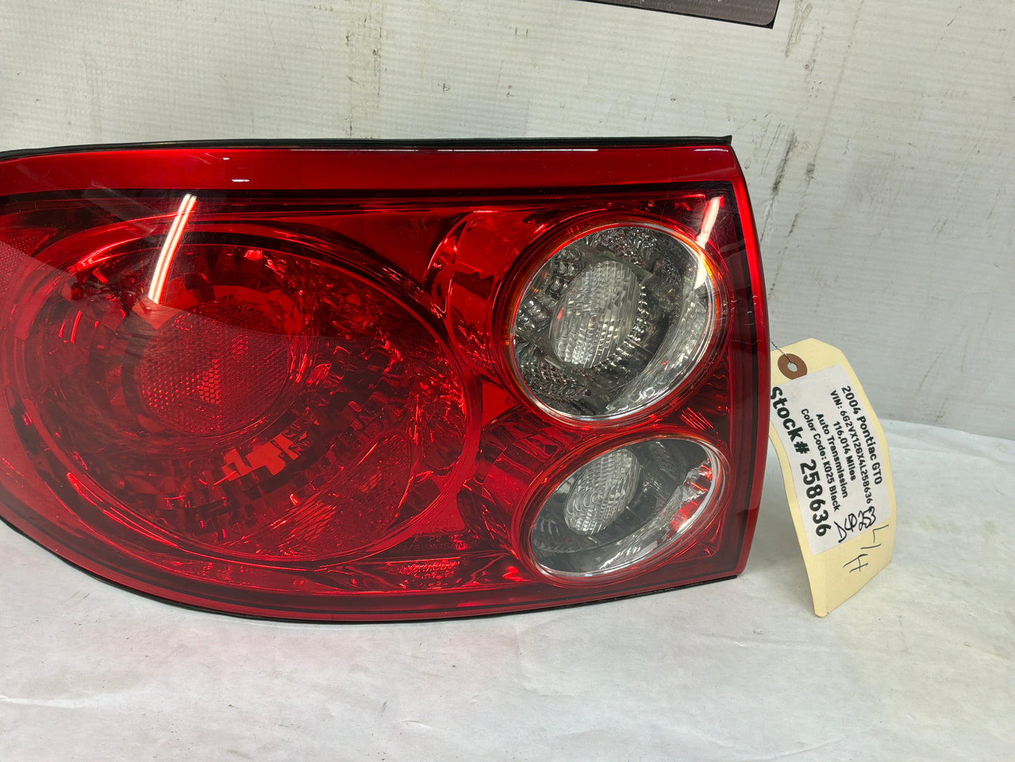 2004 Pontiac GTO LH Driver Taillight Tail Light Lamp OEM