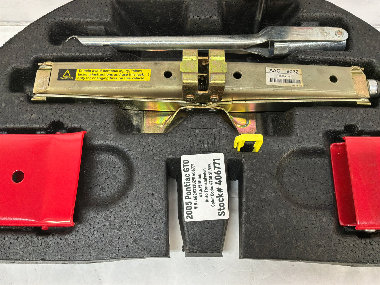2005 Pontiac GTO Emergency Spare Tire Jack Tool Kit OEM