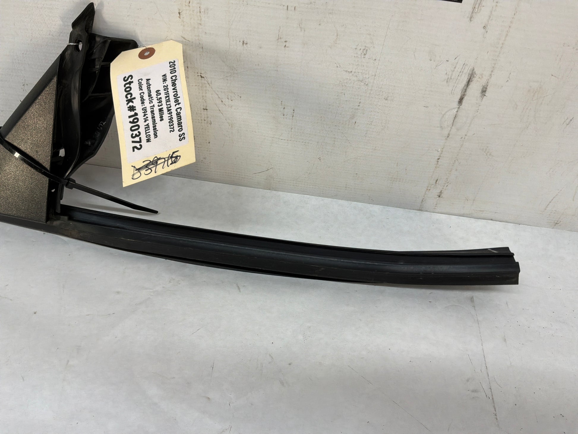 Lh door rubber seal - Day's Parts Yard