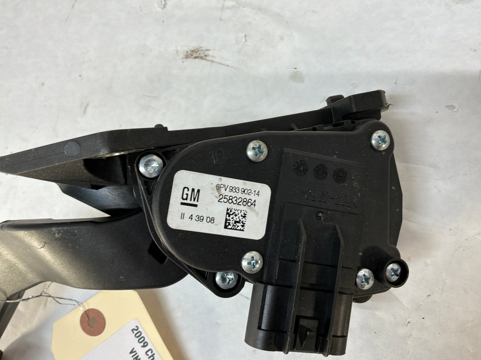 Gas pedal - Day's Parts Yard