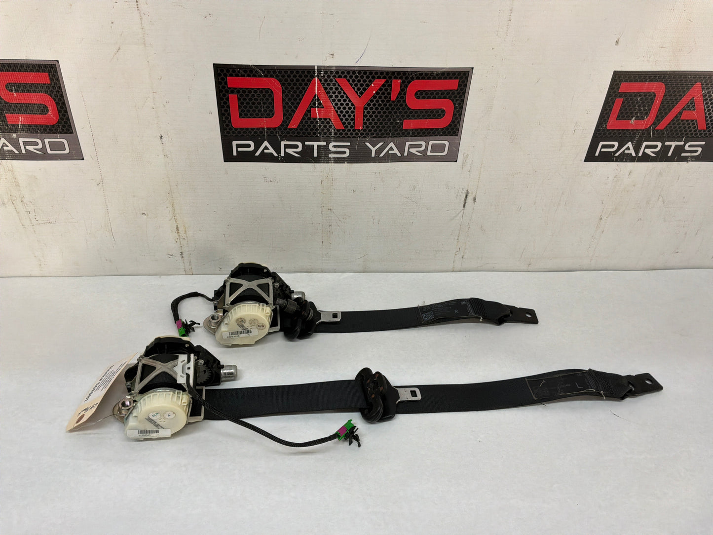 Front seatbelts - Day's Parts Yard