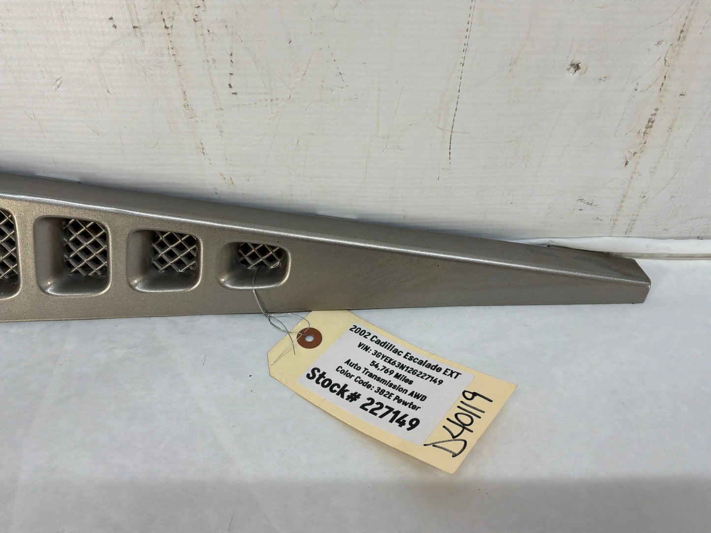 2002 Cadillac Escalade EXT RH Passenger Water Drain Deflector Trim Panel OEM