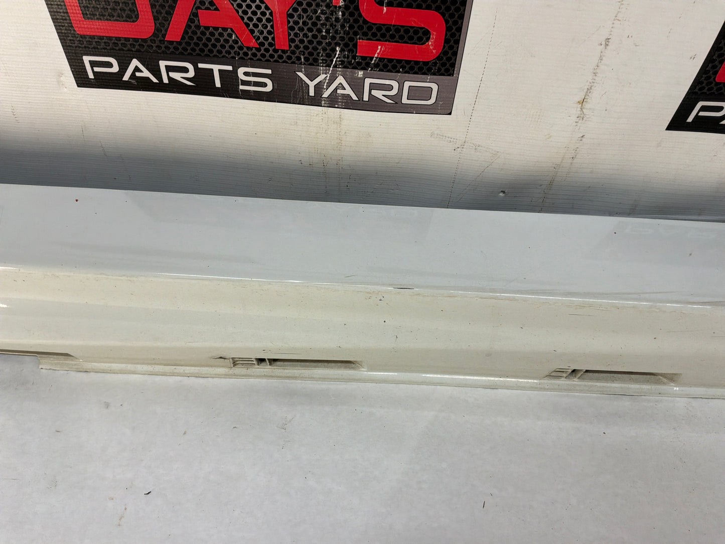 2008 Pontiac G8 GT RH Passenger Rocker Molding Side Skirt Panel Trim White OEM