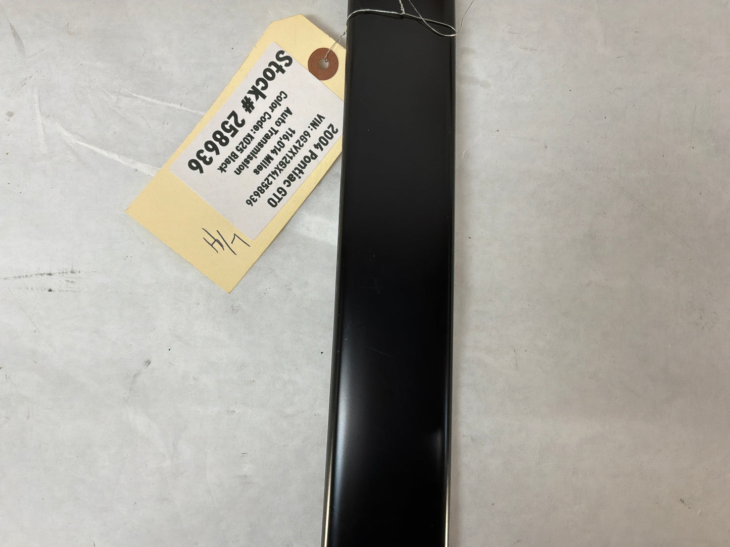 2004 Pontiac GTO LH Driver Exterior B Pillar Window Trim Applique Cover OEM