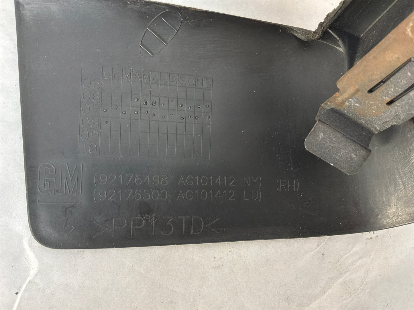 2008 Pontiac G8 GT RH Passenger Front Seat Rear Inner Plastic Track Trim Cover OEM