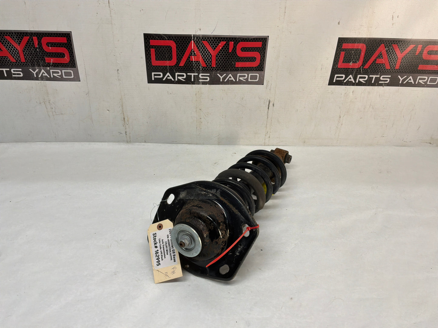Rh rear shock - Day's Parts Yard