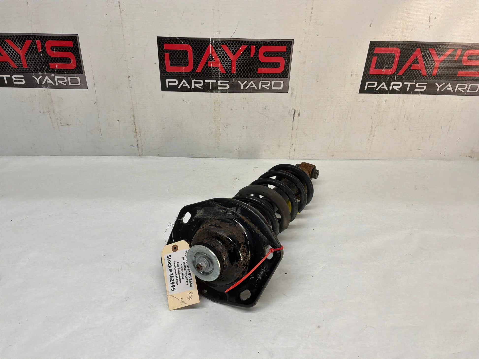 Rh rear shock - Day's Parts Yard