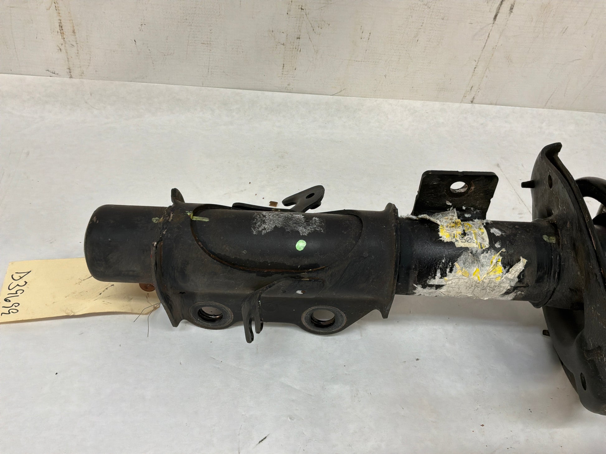 Front lh strut - Day's Parts Yard