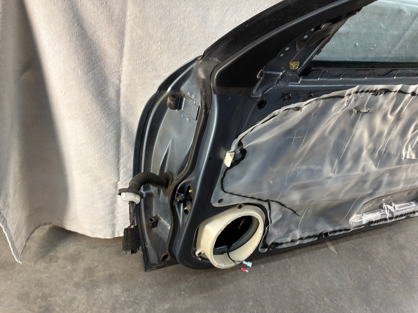 2006 Pontiac GTO RH Passenger Exterior Door OEM
