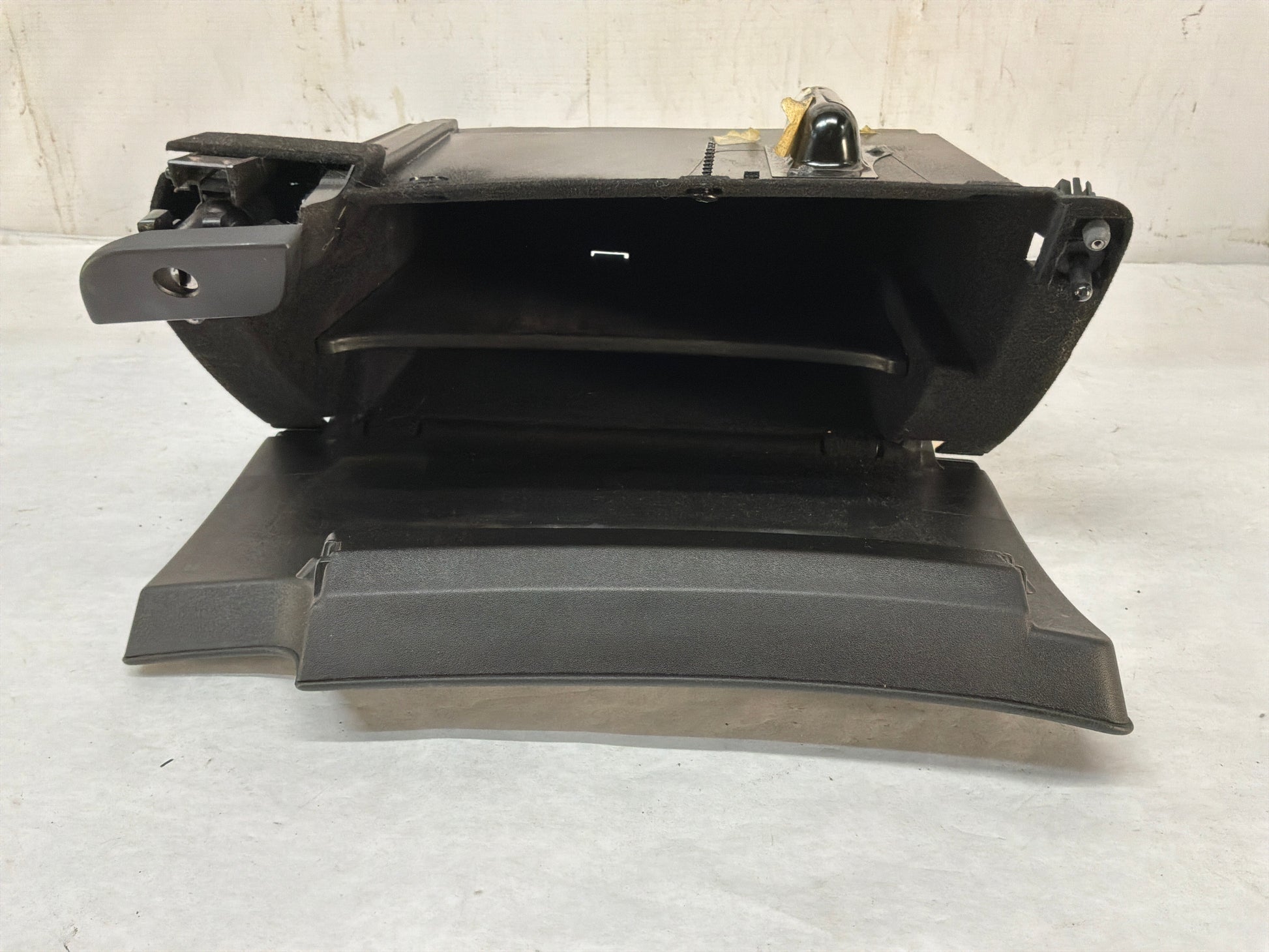 Glove box - Day's Parts Yard