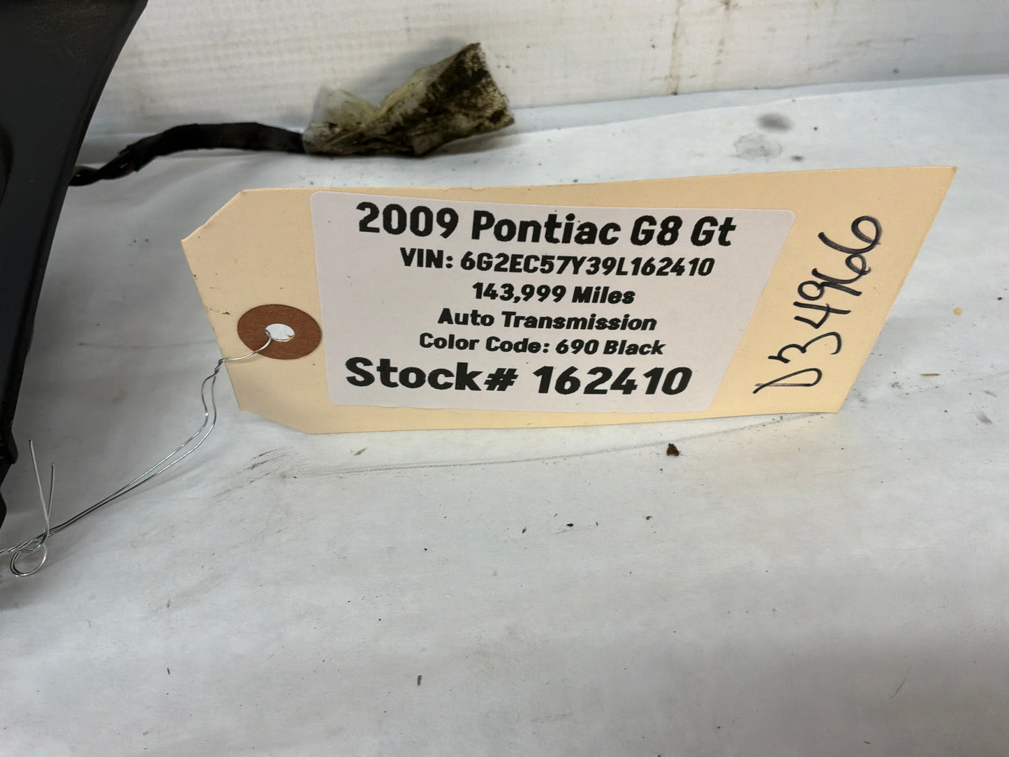 2009 Pontiac G8 GT Lower Radio Center Console Storage Cubby Compartment Assembly OEM - Day's Parts Yard
