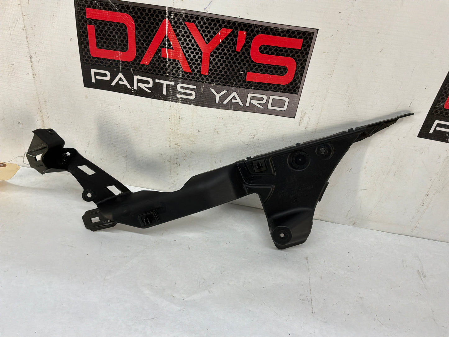 Lh rear bumper bracket - Day's Parts Yard