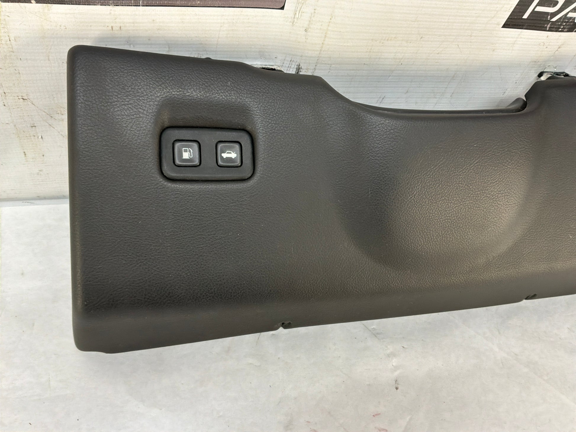 Knee bolster - Day's Parts Yard