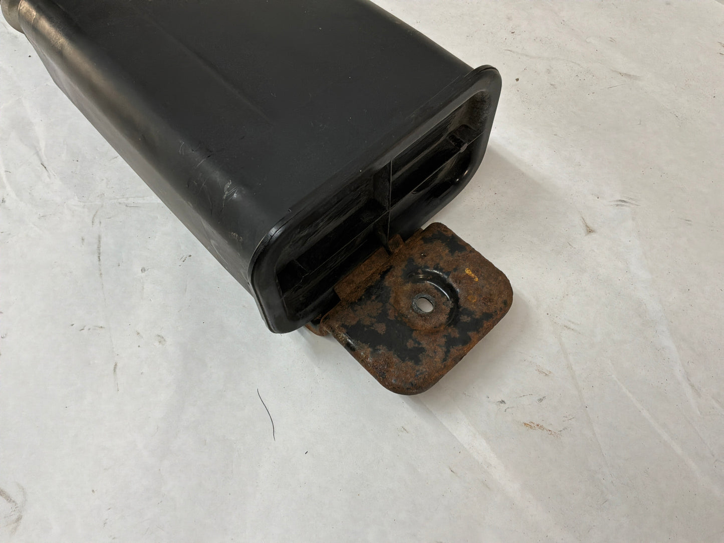 2008 Pontiac G8 GT EVAP Emission Charcoal Canister Assembly OEM