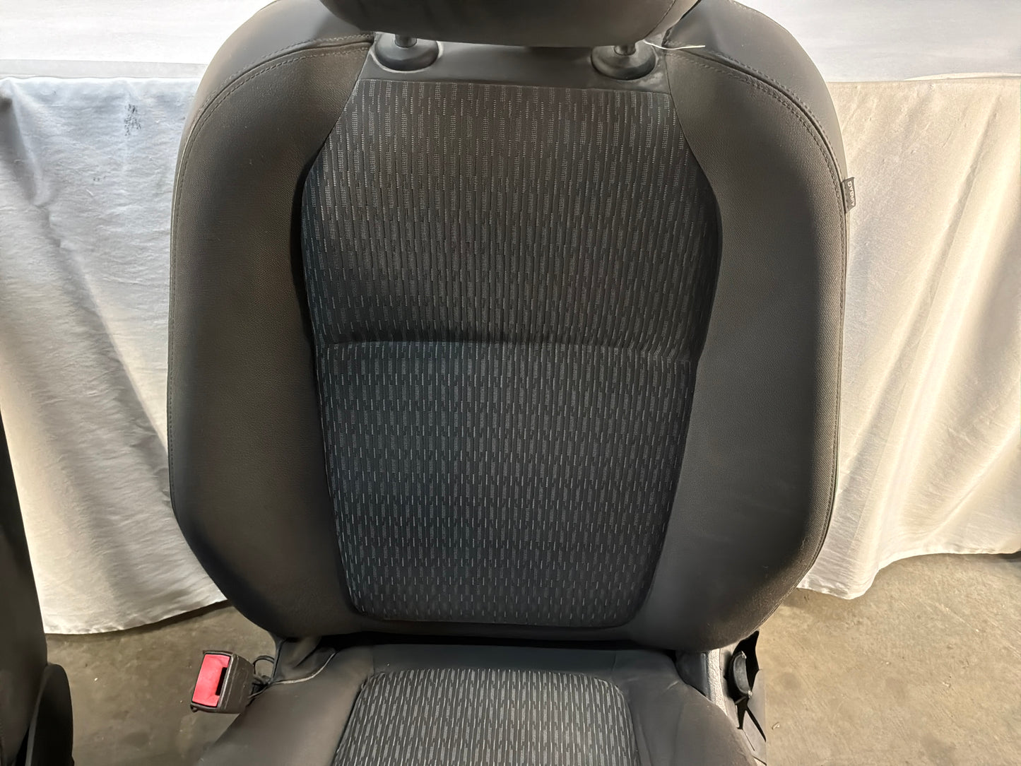 Front seats - Day's Parts Yard