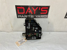 Fuse box - Day's Parts Yard
