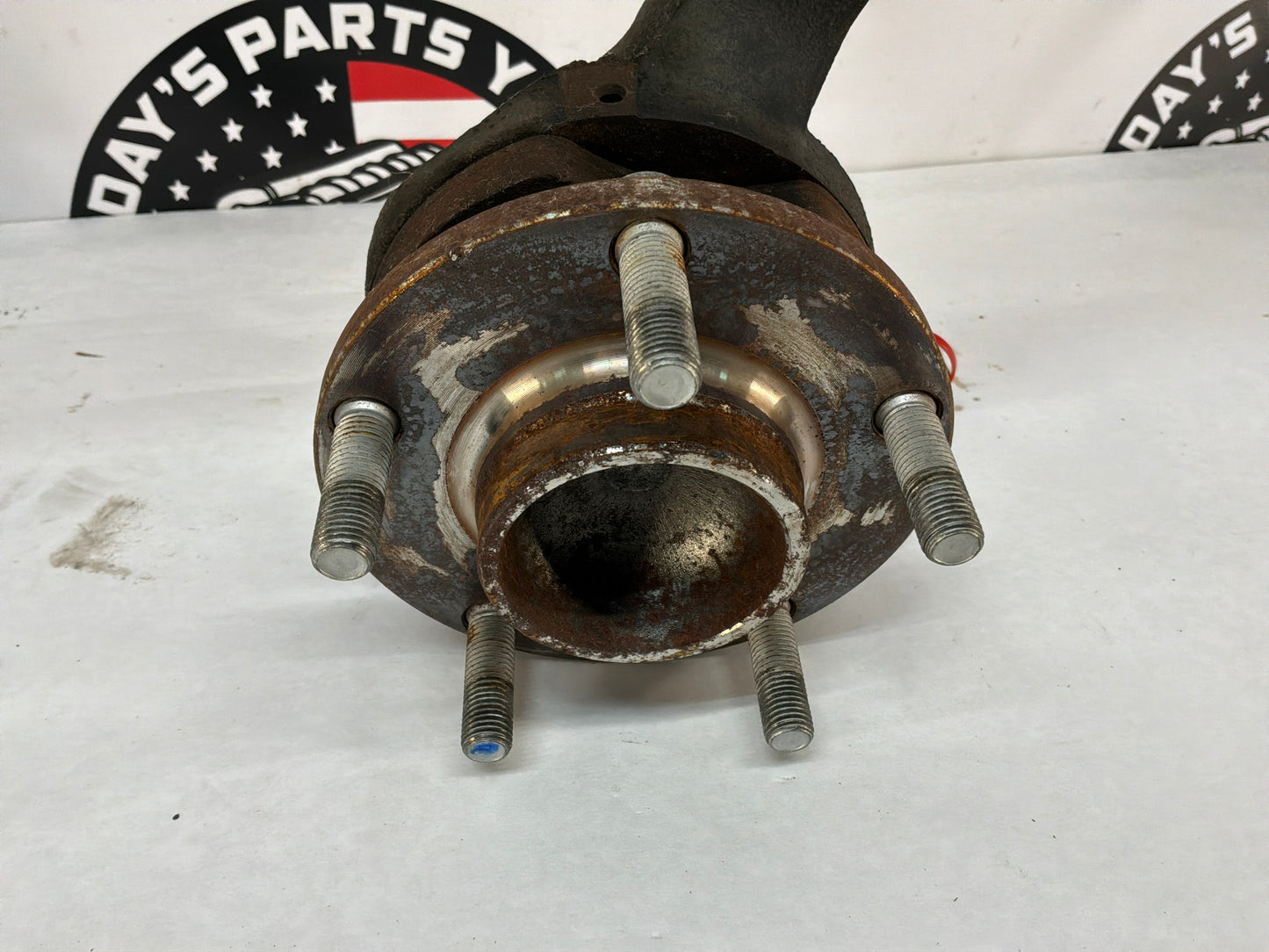 2005 Pontiac GTO RH Passenger Front Suspension Spindle Hub Knuckle Assembly OEM