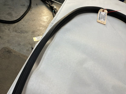 Rh door weather strip - Day's Parts Yard
