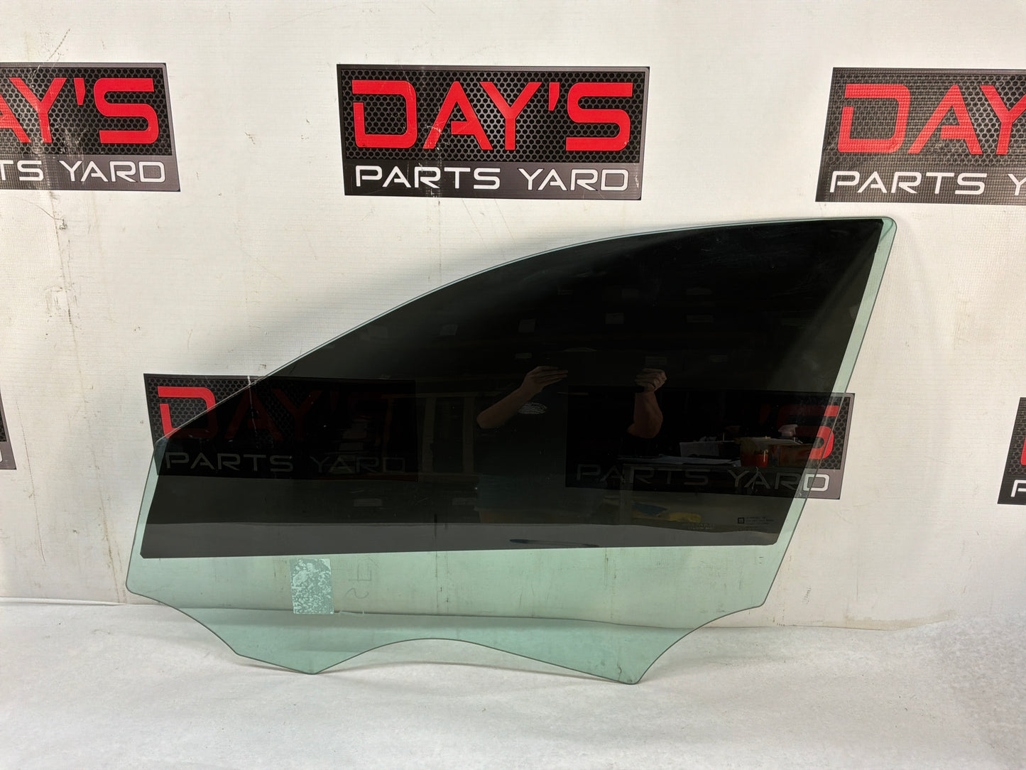 Lh front glass - Day's Parts Yard