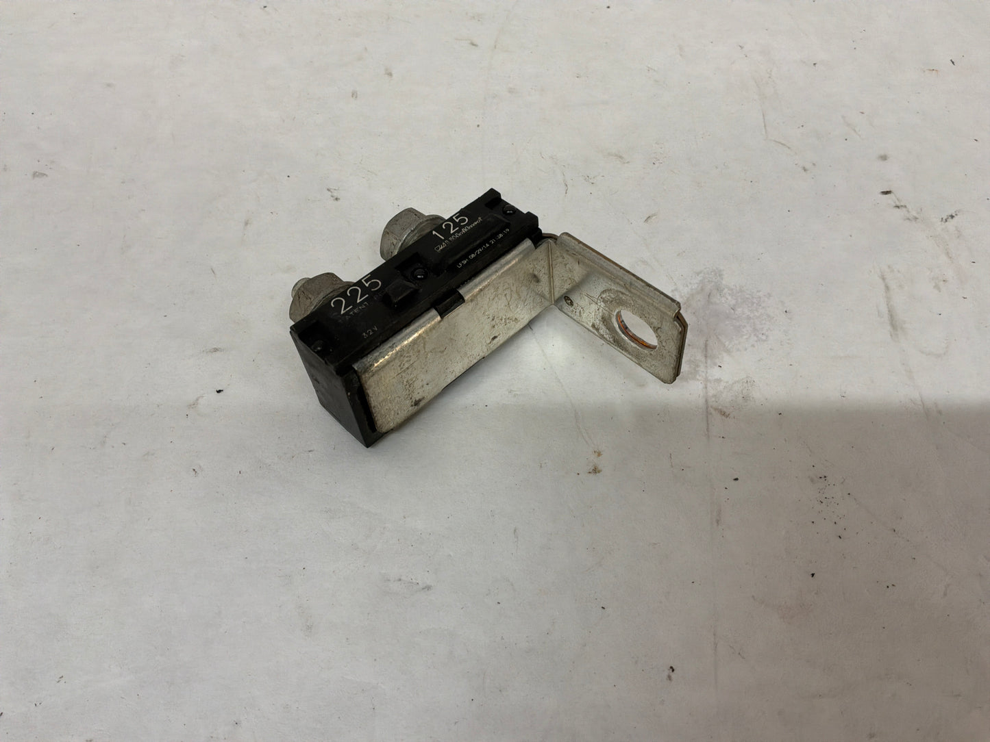 2015 Chevy SS Sedan Jump Starter Positive Post Battery Circuit Fuse Block OEM